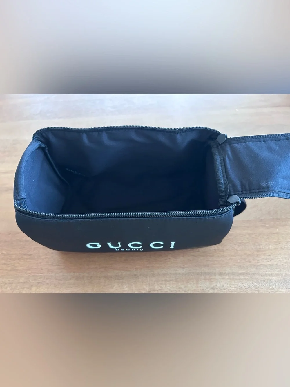 Gucci Beauty Logo Toiletry Pouch makeup cosmetic bag black new authentic